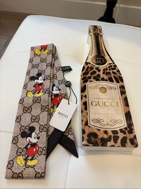 New 🥂 Gucci Champagne Cheetah Bottle Home Fashion Decor Wood & Silk Twilly